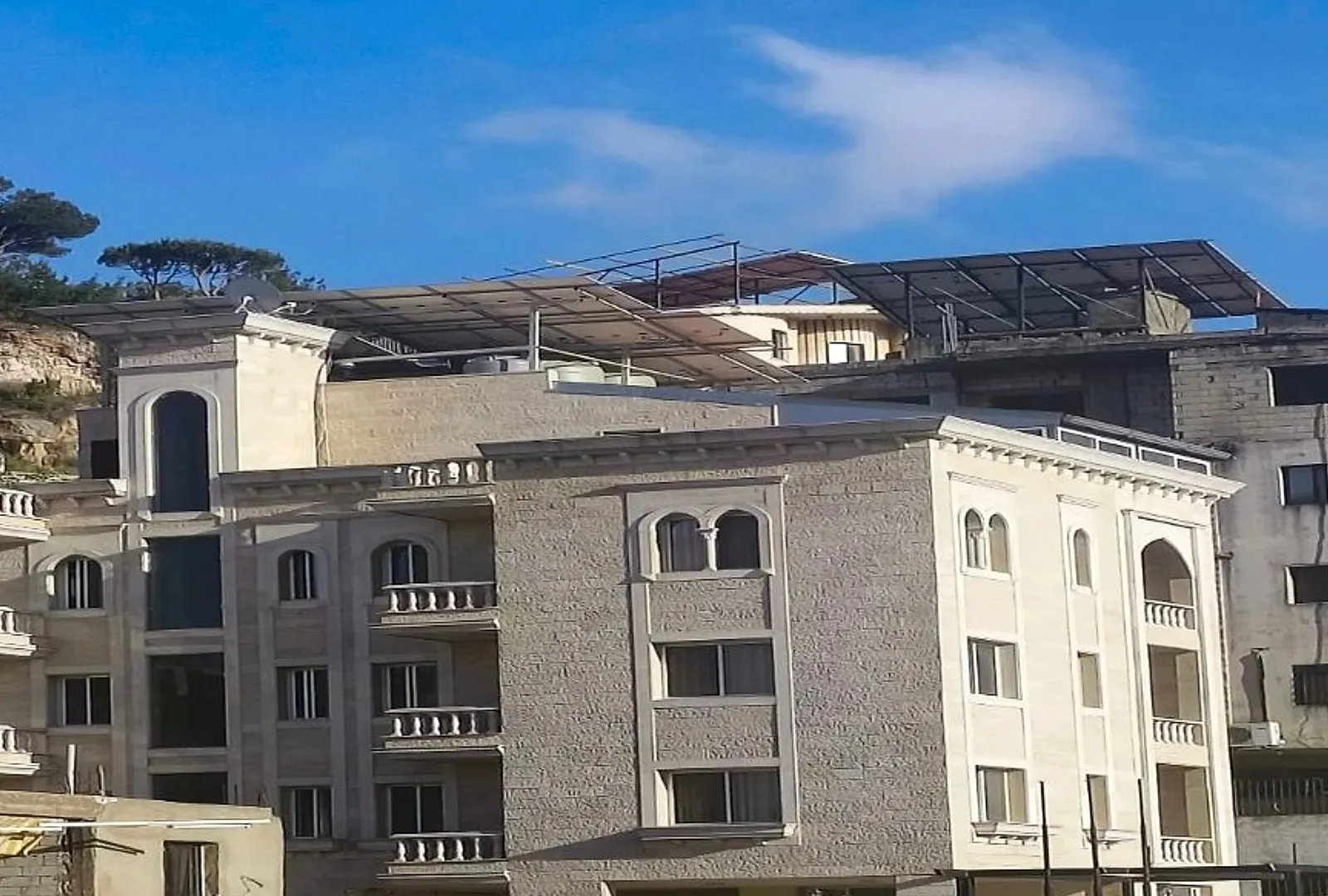 Amaret Raouf building in Baalchmay